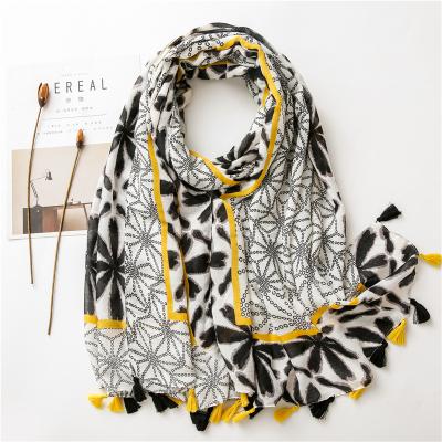 China Women Thin Soft Cotton Scarf Hot Sale Floral Print Tassel Shawl Instant Squishy Soft Feeling Soft Cotton Women's Tassel Shawl Instant Hijabs for sale