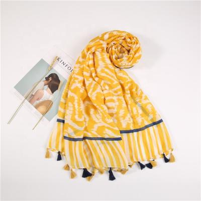 China 2021 New Design Women Tassel Scarf Maze Print Scarf Multicolor Tassel Scarves for sale