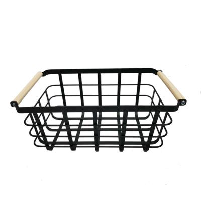 China Hot Selling Sustainable Kitchen Food Metal Storage Basket Rectangular Black Organizer With Wooden Handles for sale