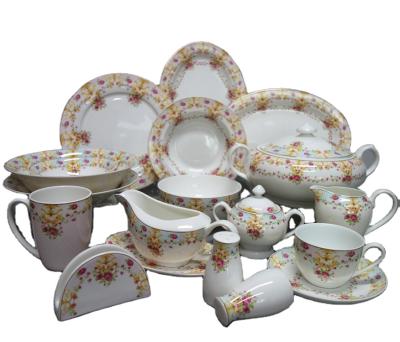 China Viable Hot Selling 47pcs Dinner Set Luxury Bone China Dinnerware Set With Gold Decal Ceramic Dinner Set Porcelain Dinnerware Set for sale