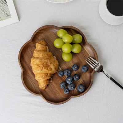 China Viable Petal Shape Serving Tray Decorative Acacia Wood Food Tray Large Wood Breakfast Tray 2 Set for sale