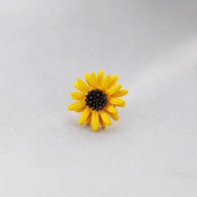 China QIANZUYIN ALLOY Lapel Pin Women Clothing Collar Accessories Factory Custom Korean Sunflower Flower Brooches for sale