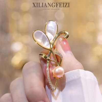 China XILIANGFEIZI Designer Jewelry Zircon Freshwater High Quality Luxury Lily Flower Brooch Pearl for sale