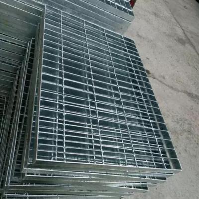 China Industrial Park Drain Catwalk Metal Grating Welded Steel Bar Serrated Grate for sale