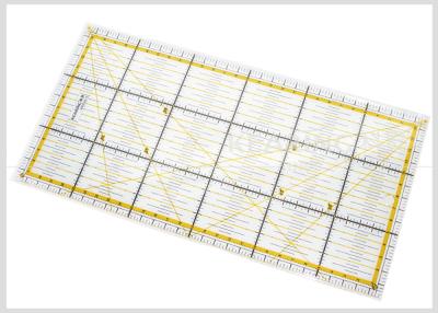 中国 Kearingのパッチワークのキルトにする定規30 * 15 cmの明確なアクリルは設計Sqaureの型板を縫います 販売のため