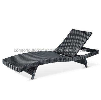 China Modern Design Beach Pool Side Rattan Folding Sun Bed / Modern Design for sale