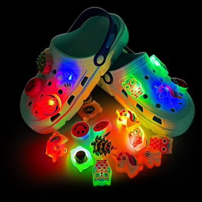 China 2021 New Design LED Shoe Buckle Wholesale Sparkle Light Cool Lovely Shoe Charms For Kids PVC Charm Sandal Clogs Led Croc Charms for sale