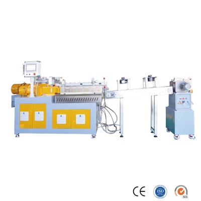 China Lab Scale Twin Screw Extruder Starch Pellet Extruder Lijn Met Luchtgekoelde Transportband Te koop