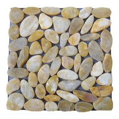 China Modern Cheap Polished Flat Pebble Stone Mosaic Yellow Pebble Stone Tile for sale