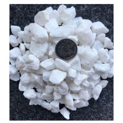 China Modern Landscaping Crushed Stone Gravel Stone White Marble Aggregate For Garden for sale