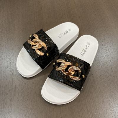 China CUSHIONING Slippers Wholesale For Women PVC Slides Fashion Chain Shoes PU Slipper Stock Flat Leather Slippers for sale