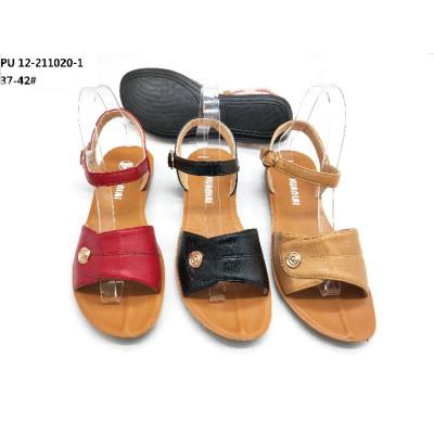 China CUSHIONING New Trendy Sandals For Women Summer Beach Slippers Faux Stone Chain Slippers Indoor Outdoor Flat Sandals for sale