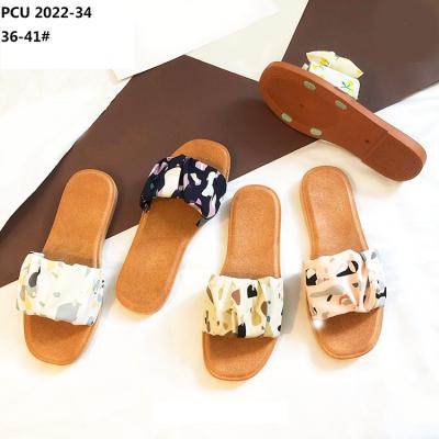 China CUSHIONING 2021 Wholesale Slippers Women's Slippers Summer Shoes Beach Slippers Flat Outdoor Fashionable Women's Shoes for sale