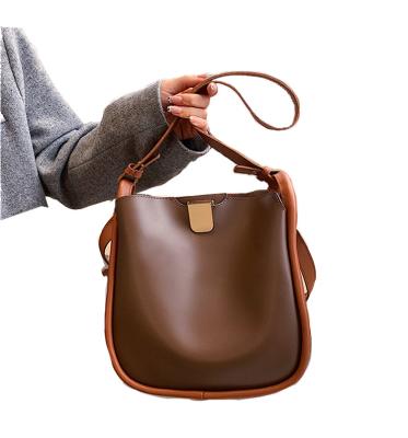 China Other 2022 New Retro Bucket Bag Fashion Female Lady Handbag Large Capacity Contrast Color Single Shoulder Bag for sale