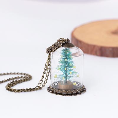 China 2020 CLASSIC Handmade Snowflake Christmas Tree Iced Out Glow-Up Pendant Necklace For Christmas Couples Necklace Pendant for sale