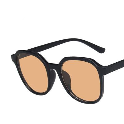 China Fashion Sunglasses Wholesale Women Sunglasses Frame Cheap Luxury Sunglasses For Women Oversiazed Sunglasses for sale