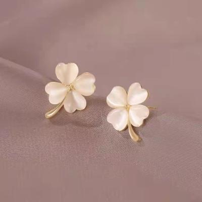 China Vintage Fashion Gold Plated Natural Four Leaf Clover Opal Earrings Jewelry Clover Earings For Women 2021 for sale