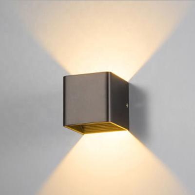 China Outdoor Lighting 7W IP65 LED Outdoor Waterproof Wall Light for sale