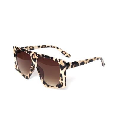 China Fashion Sunglasses 2021 Women Oversized Sunglass Fashion Designer Leopard Women Sunglasses Ladies Sun Fashion Wholesale Cheap Oversized Glass-purchase for sale