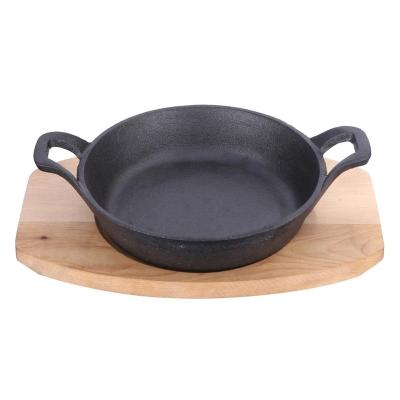 China Disposable Dish Pan With Wooden Base 20cm Cast Iron Gratin for sale