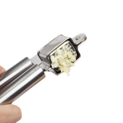 China Factory direct sale garlic press stainless steel kitchen handle extrusion CLASSIC garlic easy to clean for sale