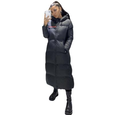 China Waterproof Women Plus Size Hooded Seamless Goose Down Long Puffy Parka for sale