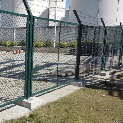 China Easily Assembled Galvanized Exterior Metal Coat Door Panel 656/868 Black Powder Coated Aluminum Chain Link Double 2x4 Weld Mesh Wire Roll Fence for sale