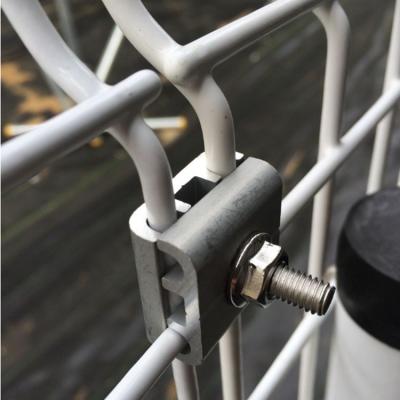 China Solar System High Quality Wire Mesh Fence Galvanized Metal Fence Welded Cheap Wire Farm Removable Garden Fence for sale