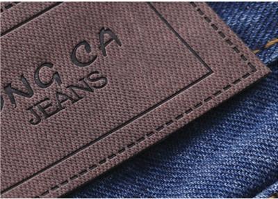 Cina Toppe stampabili del cuoio impresso di logo con le etichette dell'abbigliamento del cuoio del Velcro in vendita