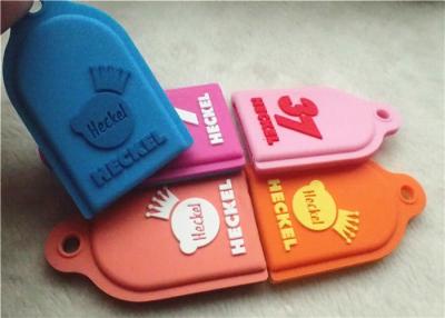 Cina La medaglietta per cani Keychain del silicone ha personalizzato il logo inciso regali promozionali non tossico in vendita