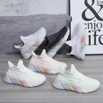 China Cushioning Sneakers Women's Shoes Fashion Lightweight Shoes Sneakers Breathable Walking Ladies Flat Shoes for sale