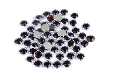 China Custom Color Rimmed Rhinestones Flatback Good Stickness High Color Accuracy for sale