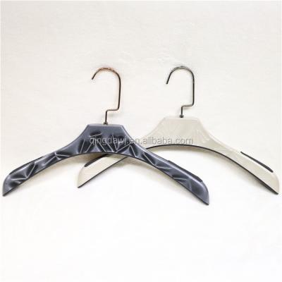 China SHOW Hot Selling Surface-relief Hanger Plastic Coat Hangers Shirt Hanger for sale