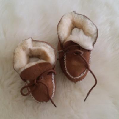 China Lovely Fur Daily Life Boots Handmade Sheepskin Fur Unisex Baby Boots for sale