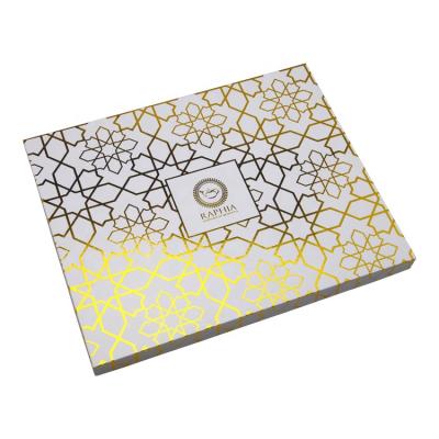 China Recyclable Wholesale Custom Luxury Gold Foil Clothing Paper Packaging Boxes for sale