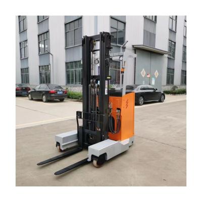 China Camioneta elevadora de alcance 1t 1.5t 2t con altura de elevación 5m 6m Camioneta elevadora de alcance eléctrica 24V Camiones elevadores montados en asiento en venta