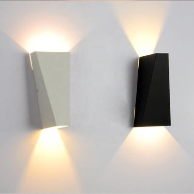 China Traditional Decorative LED Wall Light AC85-265V Black White Colored Wall Lamps for sale