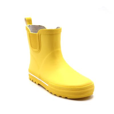 China Fashion trend children high quality rubber boots bright color yellow rain shoes waterproof rain boots for sale