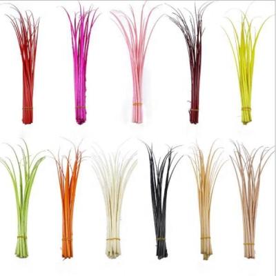 China Wedding Decoration Ostrich Quill Feathers Spines Feather For Hair Decoration Dyed 50-60cm for sale