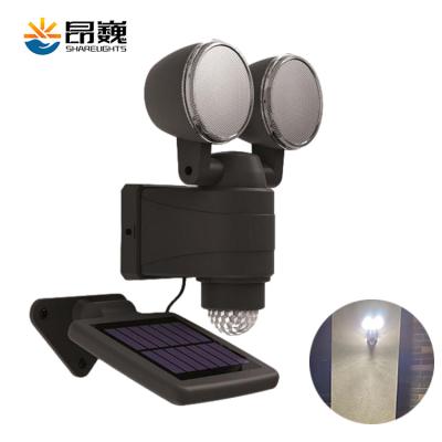 China Garden Yard New Product IP44 Outdoor Double Street Head Spotlight Led Solar Garden Light for sale