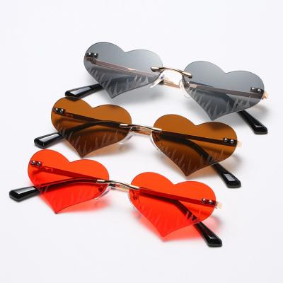 China Custom Frameless Love Glass Red Shape New Fashion Oval Heart Shaped Sunglasses Polarized Black Heart Sunglasses for sale