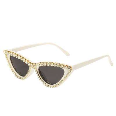 China Fashion Sunglasses 2021 New Triangles Cat Eyes Sunglasses Diamond Eye Personality Retro Women Eyeglasses Metallic Classic Ladies Trendy Fashion for sale