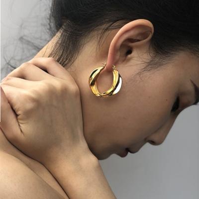 China Office/Career Chic 18k Gold Plated Metal Geometric Twisted Earrings Hot Sale Pleated Circle Hoop Earrings for sale