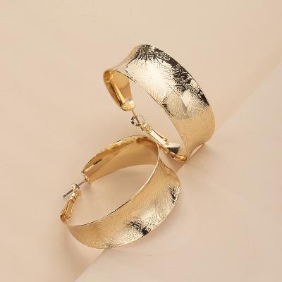 China Office / Quarry 2020 European Wide Chic Metal Circle Earrings Gold Cut Out Earrings for sale