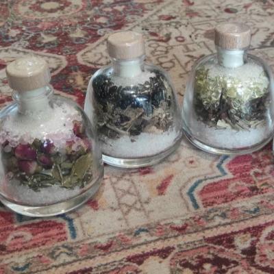 China Wholesale Custom Magic Bottle Crystal Wish Bottle Four Kinds Energy Ornaments Europe Witch Bottle Herbal Medicine Glass for sale