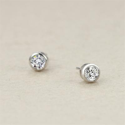 China TRENDY 5mm Silver Moissanite Stud Earrings, Custom Banquet Party Jewelry 18k Earrings for sale