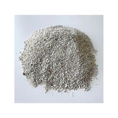 China Convenient and Practical Scented Bentonite Stored Clumping Crushed Mineral Cat Litter for sale