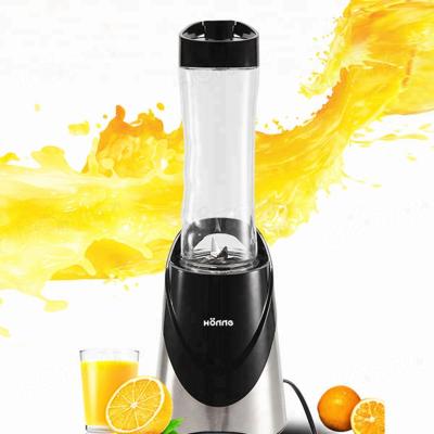 China Kitchen Appliances Juicer Machine 300W Mini Electric Travel Sport Blender with 600ml Bottle for sale