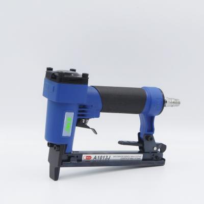 China 20 Gauge Air Stapler/Staple Gun/Nail Gun 10j Series Pneumatic Wide Crown Staplers for sale