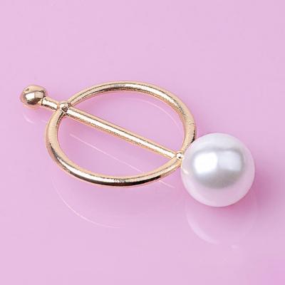 China Korea Nickel Free Style Fancy Round Shape Mounted Metal Gold Plated Pearl Scarf Buckle Brooch for sale